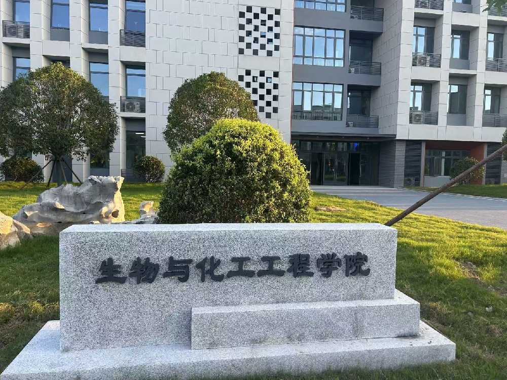 四川扬州职业大学体育场高杆灯项目
